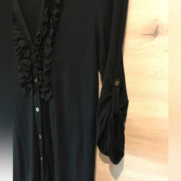 Cable&Gauge Black Ruffle Front Button Down Top - Picture 4 of 4